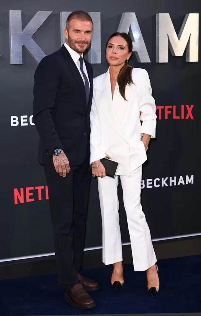 David và Victoria Beckham ăn mừng 5 đề cử Emmy cho 'Beckham' - Ảnh 1.