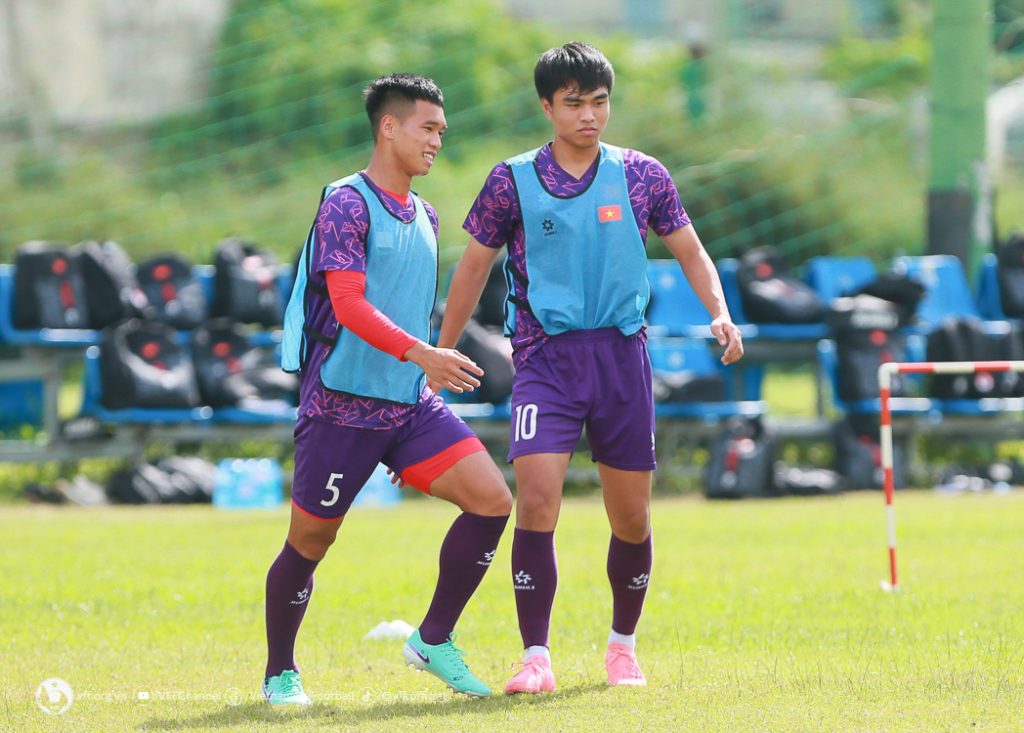 Tin nóng bóng đá Việt 13/7: Futsal Việt Nam thắng cách biệt Trung Quốc, CAHN chia tay Bùi Tiến Dũng - Ảnh 1.