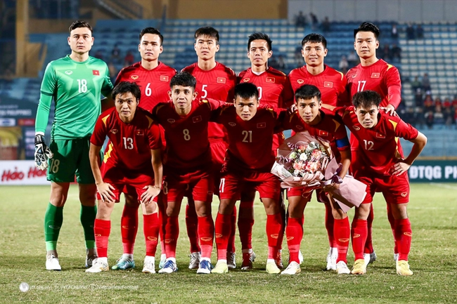 Tin nóng bóng đá Việt 25/7: ĐT Việt Nam ráo riết chuẩn bị cho AFF Cup, ngoại binh SLNA chia sẻ thật về V-League - Ảnh 1.