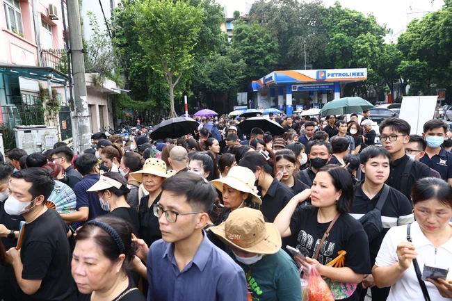 Lễ Quốc tang Tổng Bí thư Nguyễn Phú Trọng: Dòng người như vô tận tưởng nhớ về nhà lãnh đạo trọn đời vì nước, vì dân - Ảnh 1.