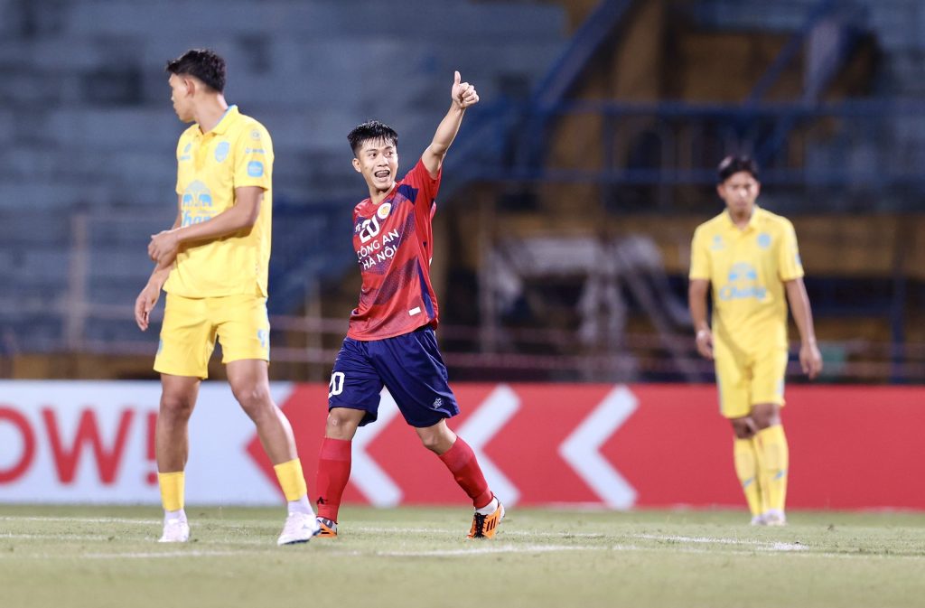 Ghi bàn vào lưới nhà vô địch Thai League, Văn Đức được HLV Kim Sang Sik gọi lên đội tuyển Việt Nam - Ảnh 1., 123b, trang chủ 123b