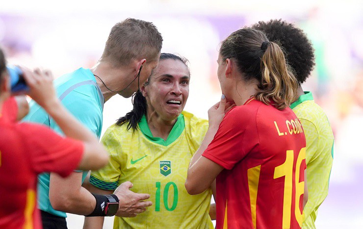 Bóng đá nữ Olympic 2024: Brazil sụp đổ bởi thẻ đỏ của tượng đài Marta, Canada 'thoát hiểm' ngoạn mục - Ảnh 1.