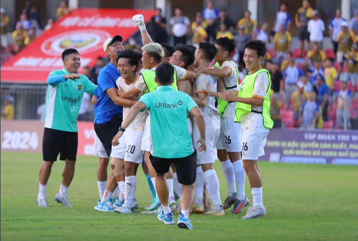 Tin sáng (9/9): CLB Thanh niên TP.HCM đổi tên thành Ninh Bình FC? - Ảnh 1.