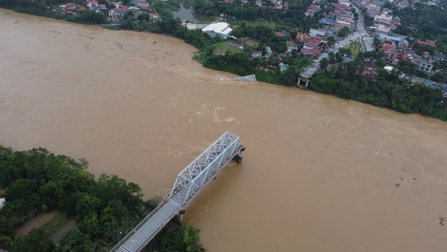 Vụ sập cầu Phong Châu: Nước sông rút dưới báo động 1, Phú Thọ triển khai tìm kiếm cứu hộ, cứu nạn - Ảnh 1., 123b, trang chủ 123b