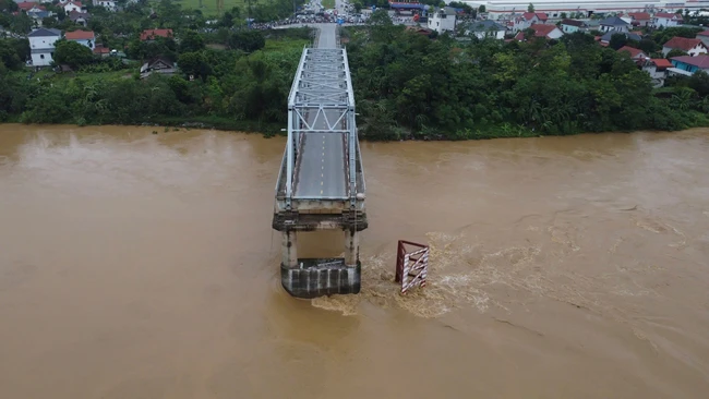 Vụ sập cầu Phong Châu (Phú Thọ): Phó Thủ tướng Hồ Đức Phớc trực tiếp kiểm tra tại hiện trường - Ảnh 1., 123b, trang chủ 123b